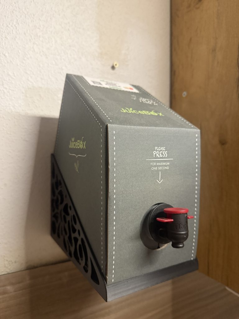 Deine Juicebox, perfekt in Szene gesetzt – mit unserer Wandhalterung🧃🖼️